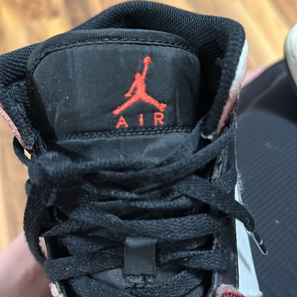 Air Jordan Mids - Picture 7 of 7